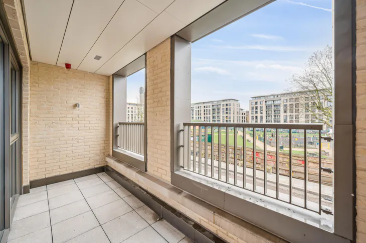 Flat Carmen Close in Greater London