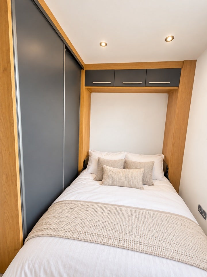 Flat Elgin Road in Greater London