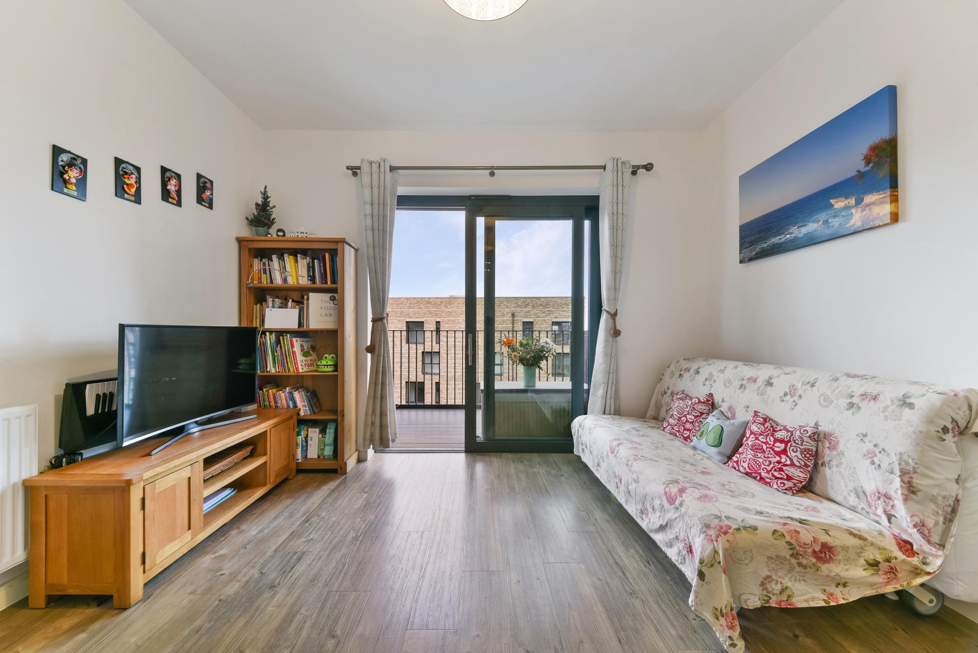 Flat Bramwell Way in Greater London