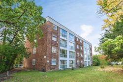 Flat The Cloisters in Camberley