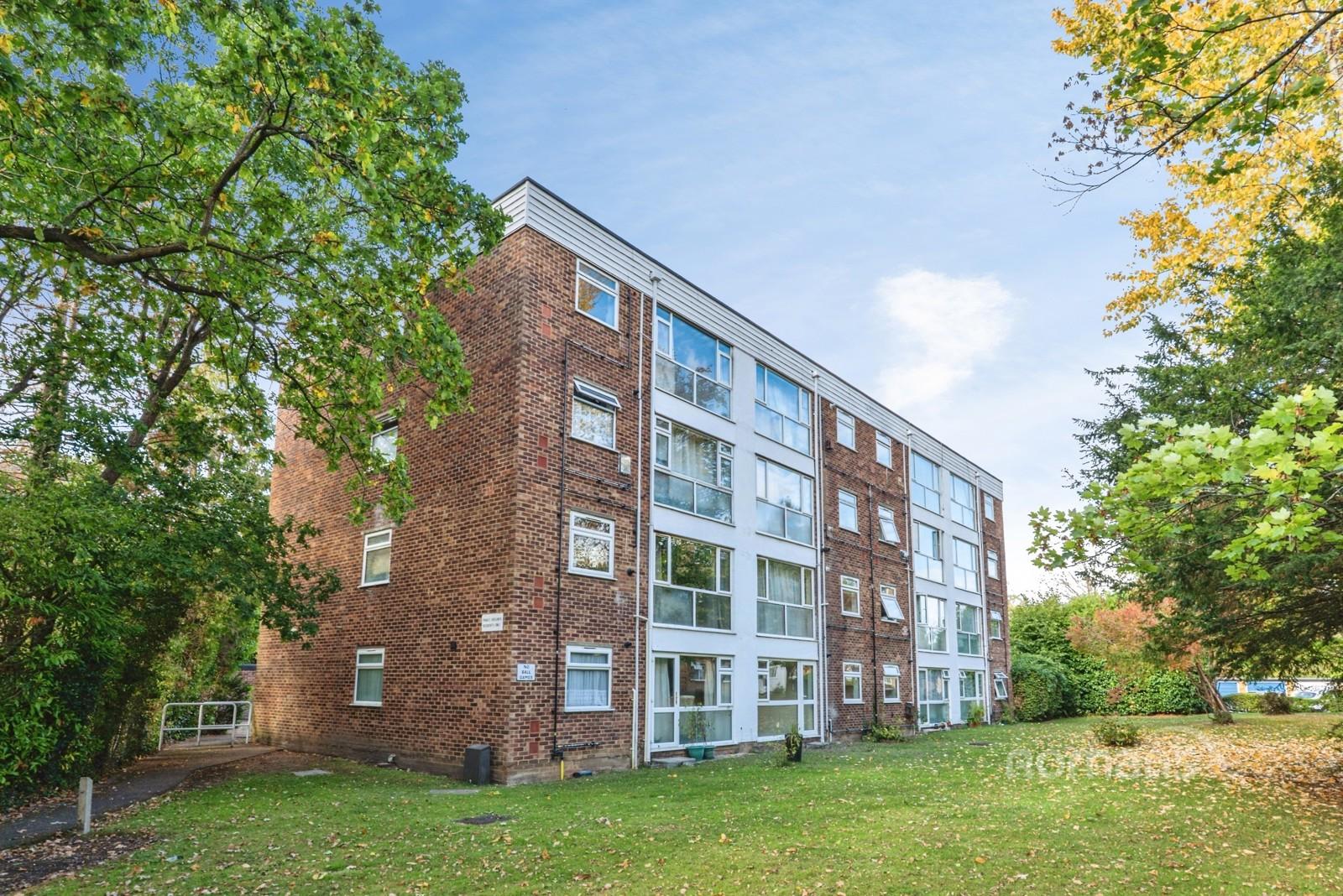 Flat The Cloisters in Camberley