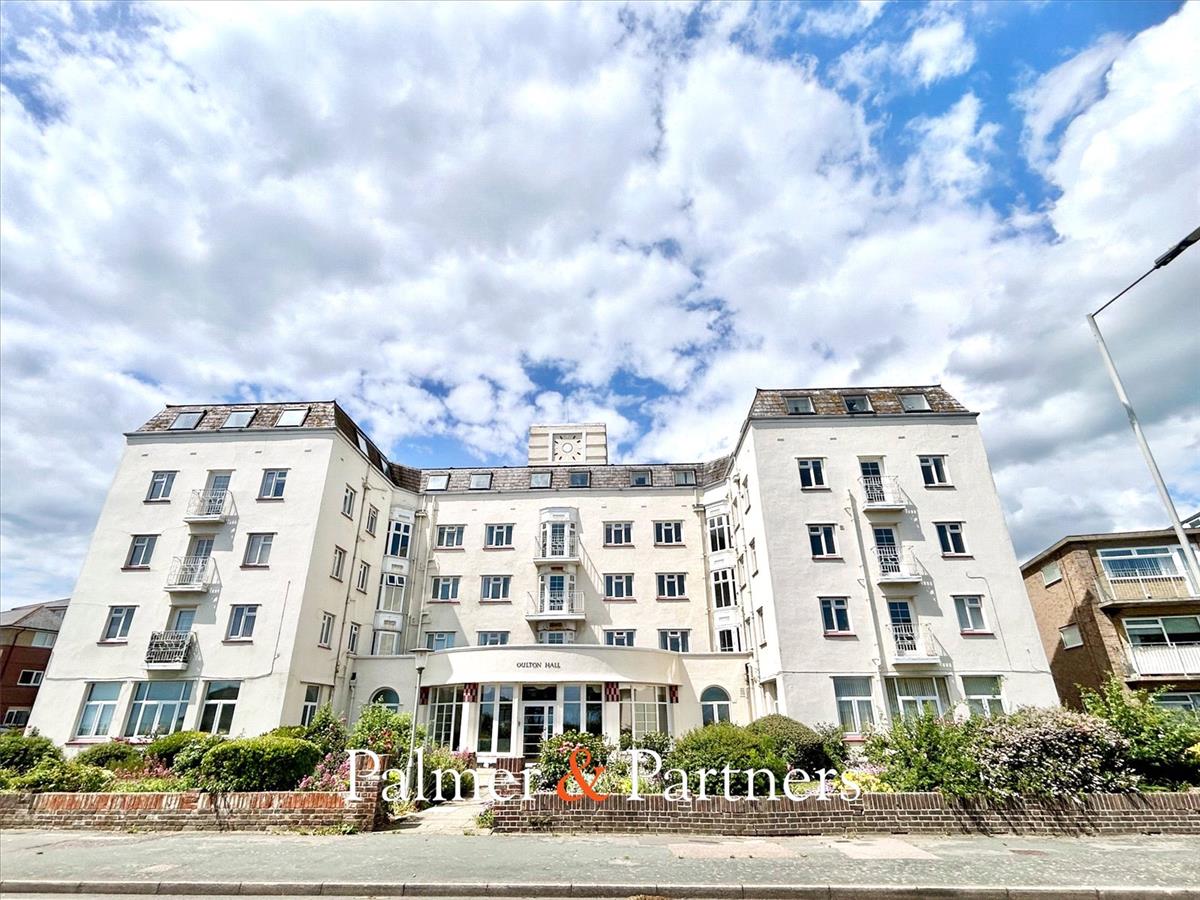 Flat Marine Parade East in Clacton-on-Sea
