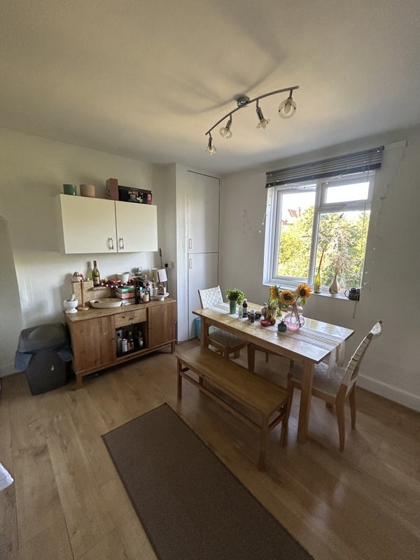 Room Dundonald Road in Greater London
