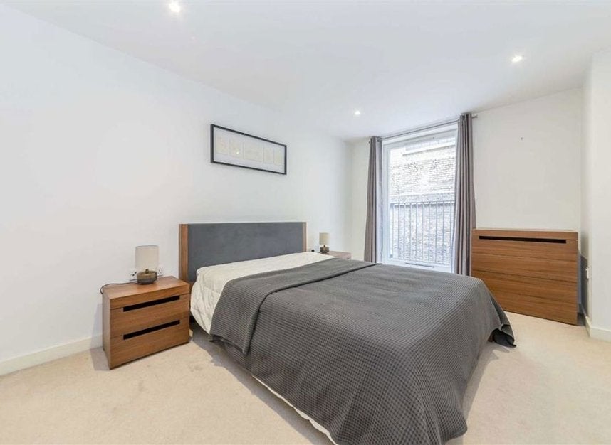 Flat Stoney Street in Greater London