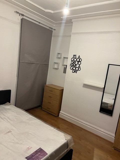 Room Allison Road in Greater London