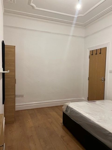 Room Allison Road in Greater London