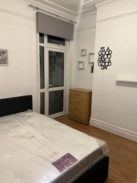 Room Allison Road in Greater London