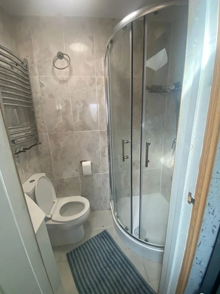 Flat Elmside in Greater London