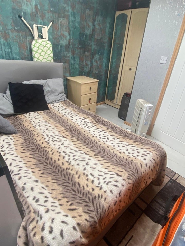 Flat Elmside in Greater London