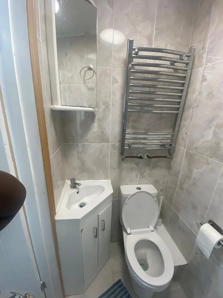 Flat Elmside in Greater London