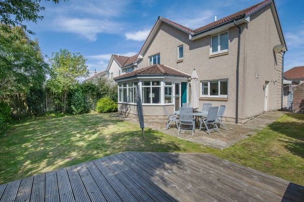 House Carnie Place in Westhill