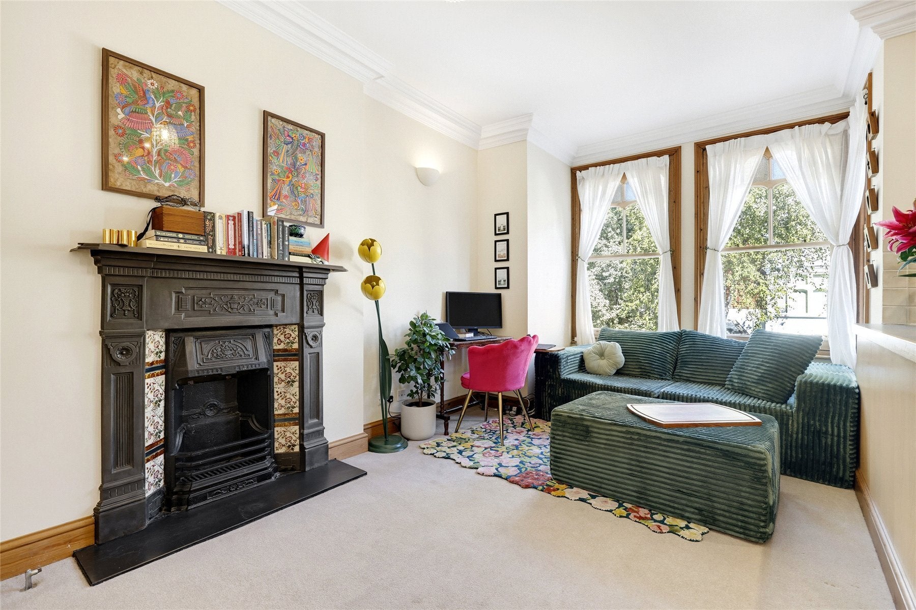 Flat Ennismore Avenue in Greater London