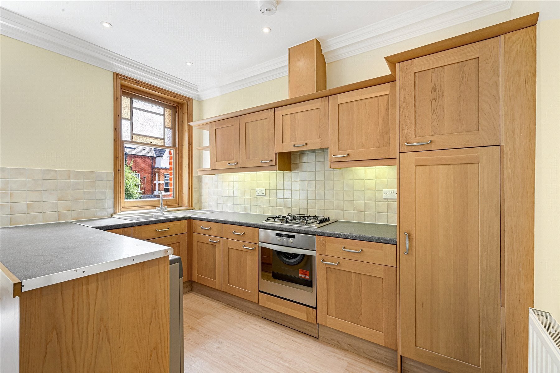 Flat Ennismore Avenue in Greater London