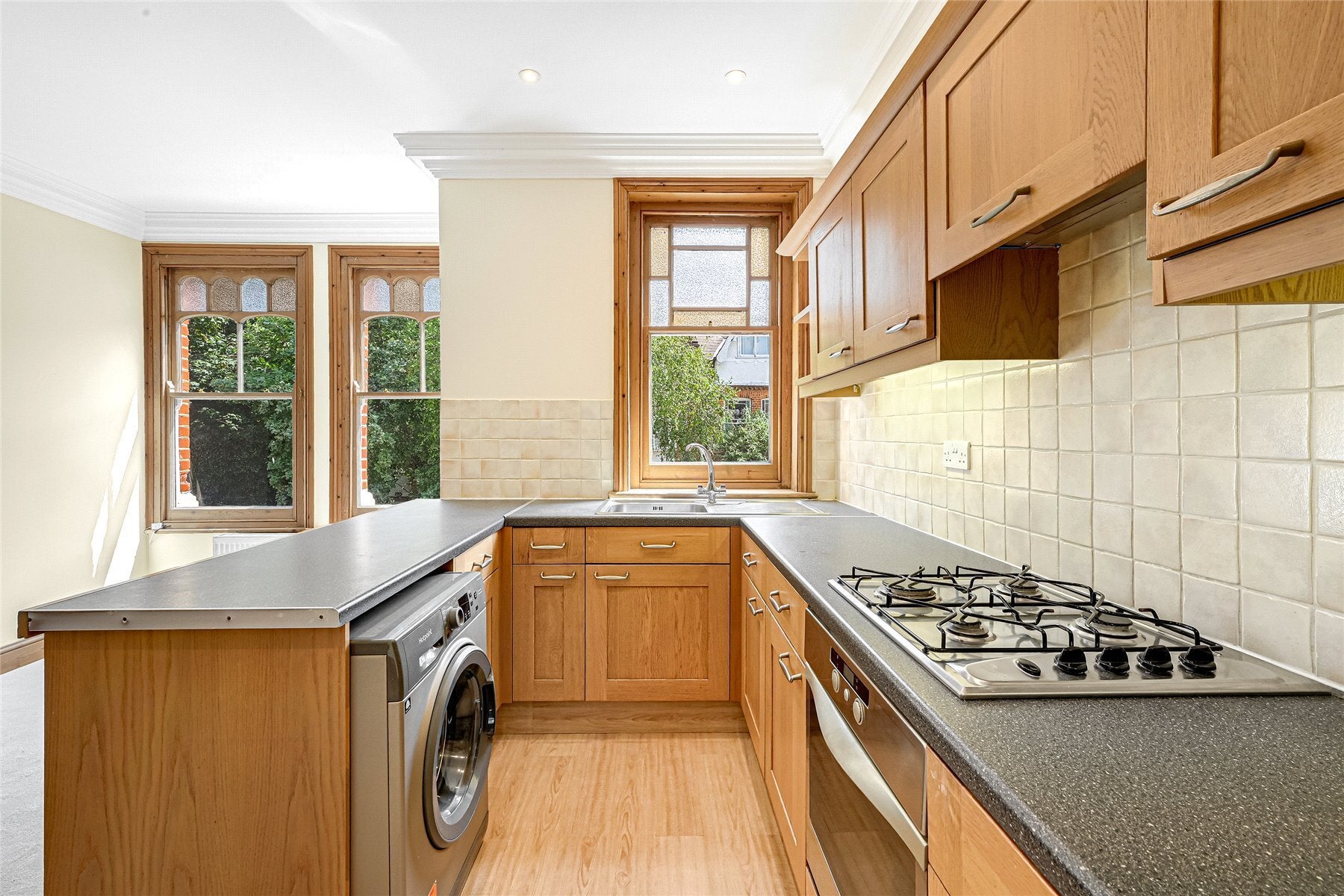 Flat Ennismore Avenue in Greater London