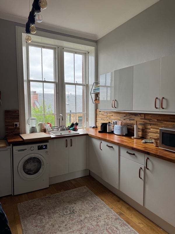 Room Partickhill Road in Glasgow