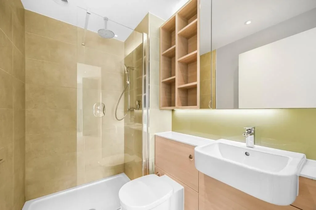 Flat Layard Street in Greater London