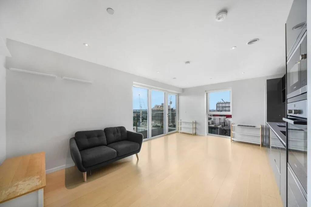Flat Layard Street in Greater London