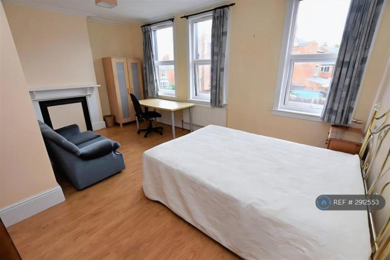 Room Station Road in Birmingham