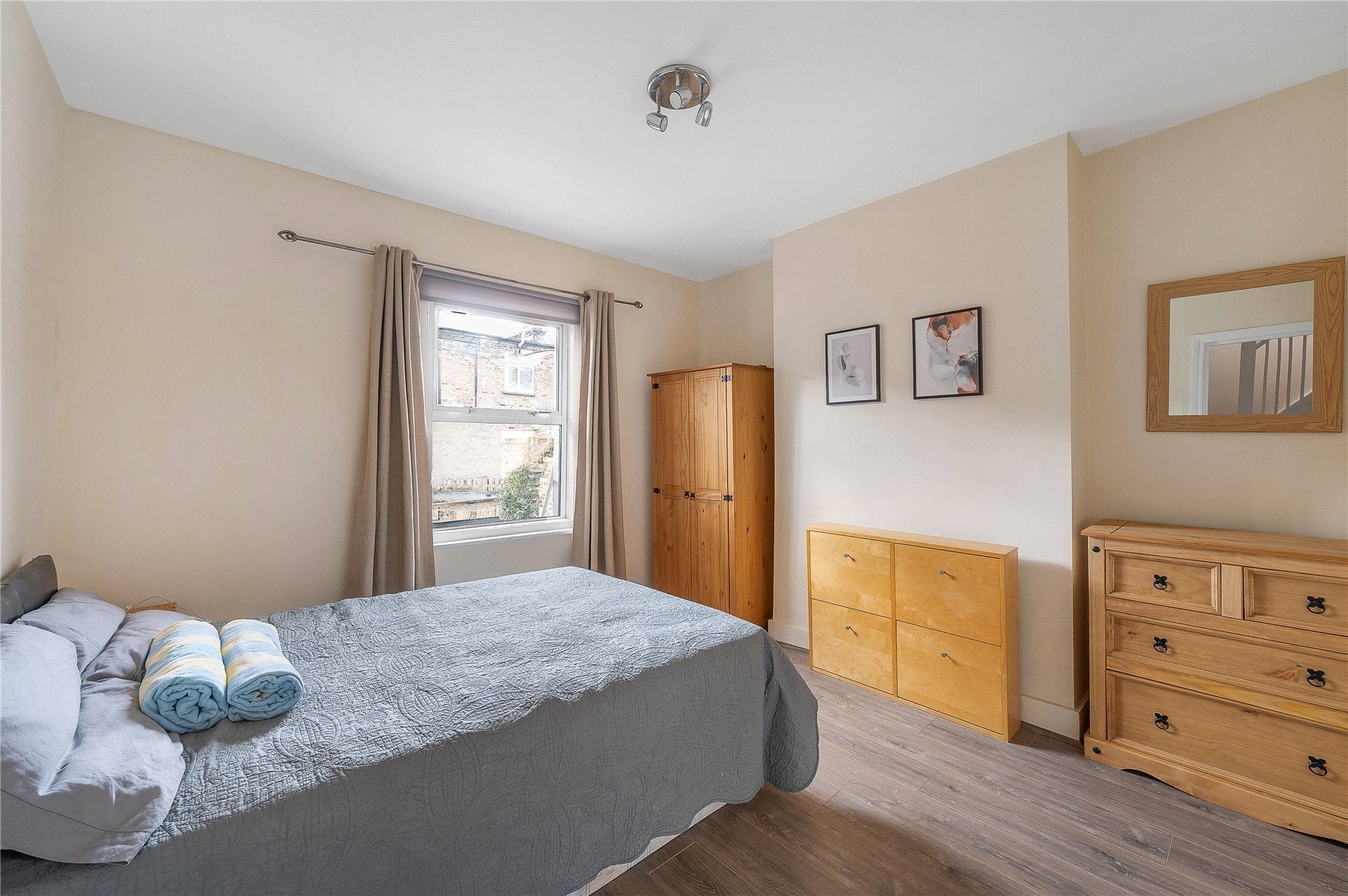 Flat Marville Road in Greater London