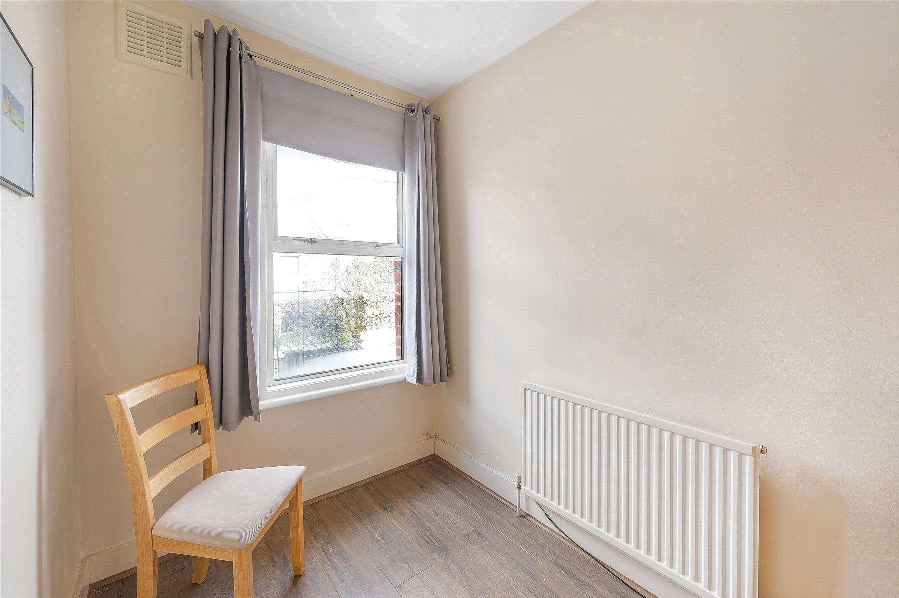 Flat Marville Road in Greater London