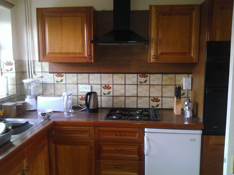 Room Dickens Road in Crawley