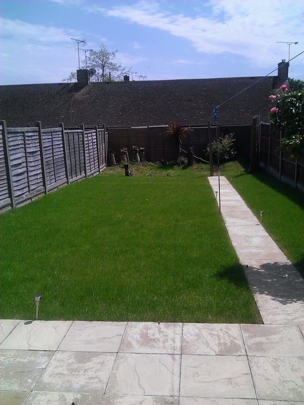 Room Dickens Road in Crawley