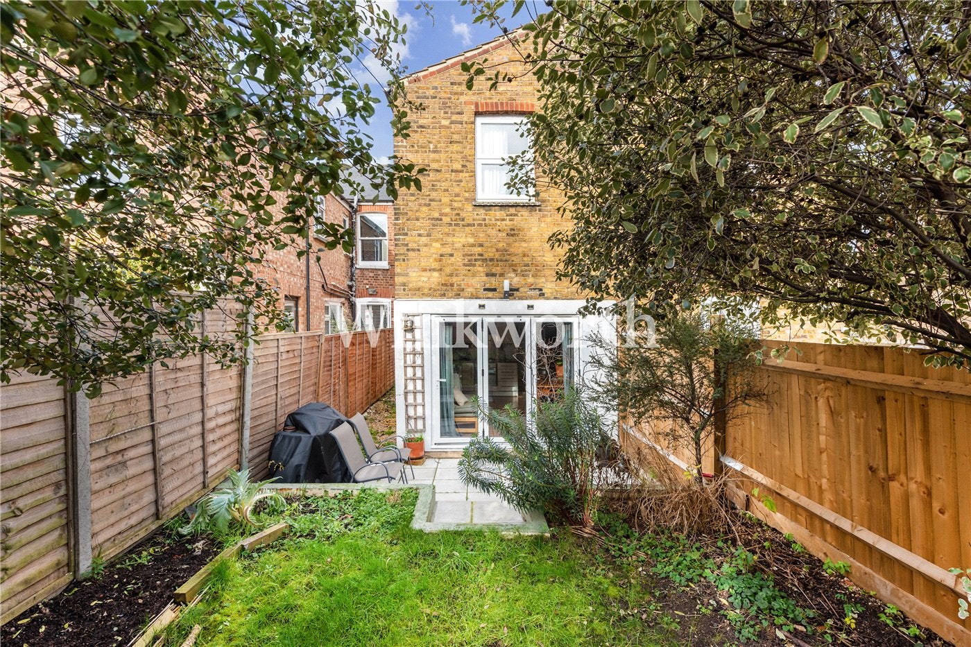 Flat Rutland Gardens in Greater London