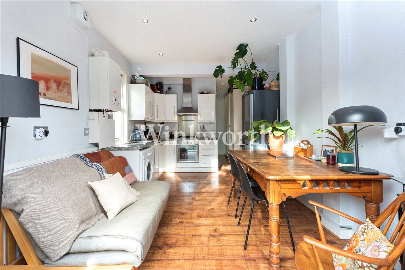 Flat Rutland Gardens in Greater London