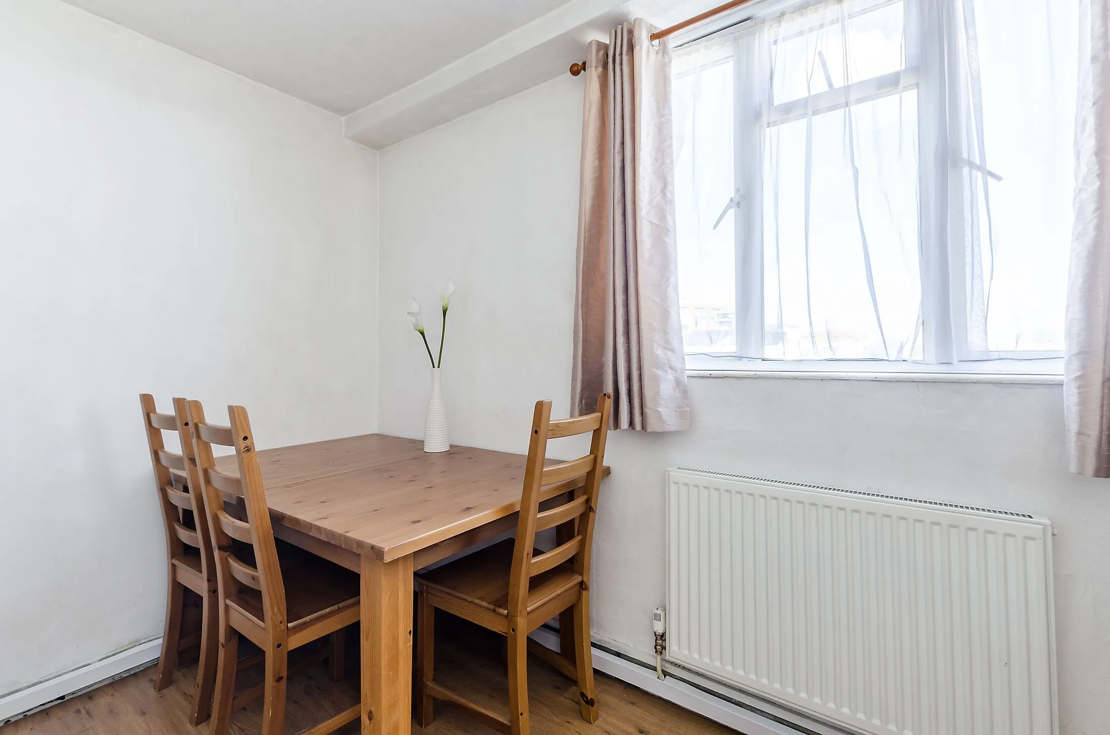 Flat Gee Street in Greater London