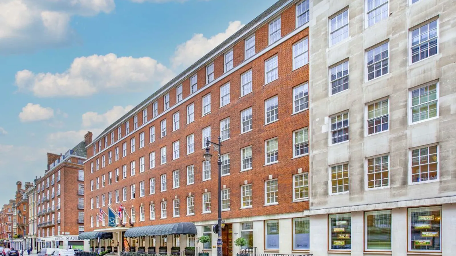 Flat Grosvenor Square in City of Westminster