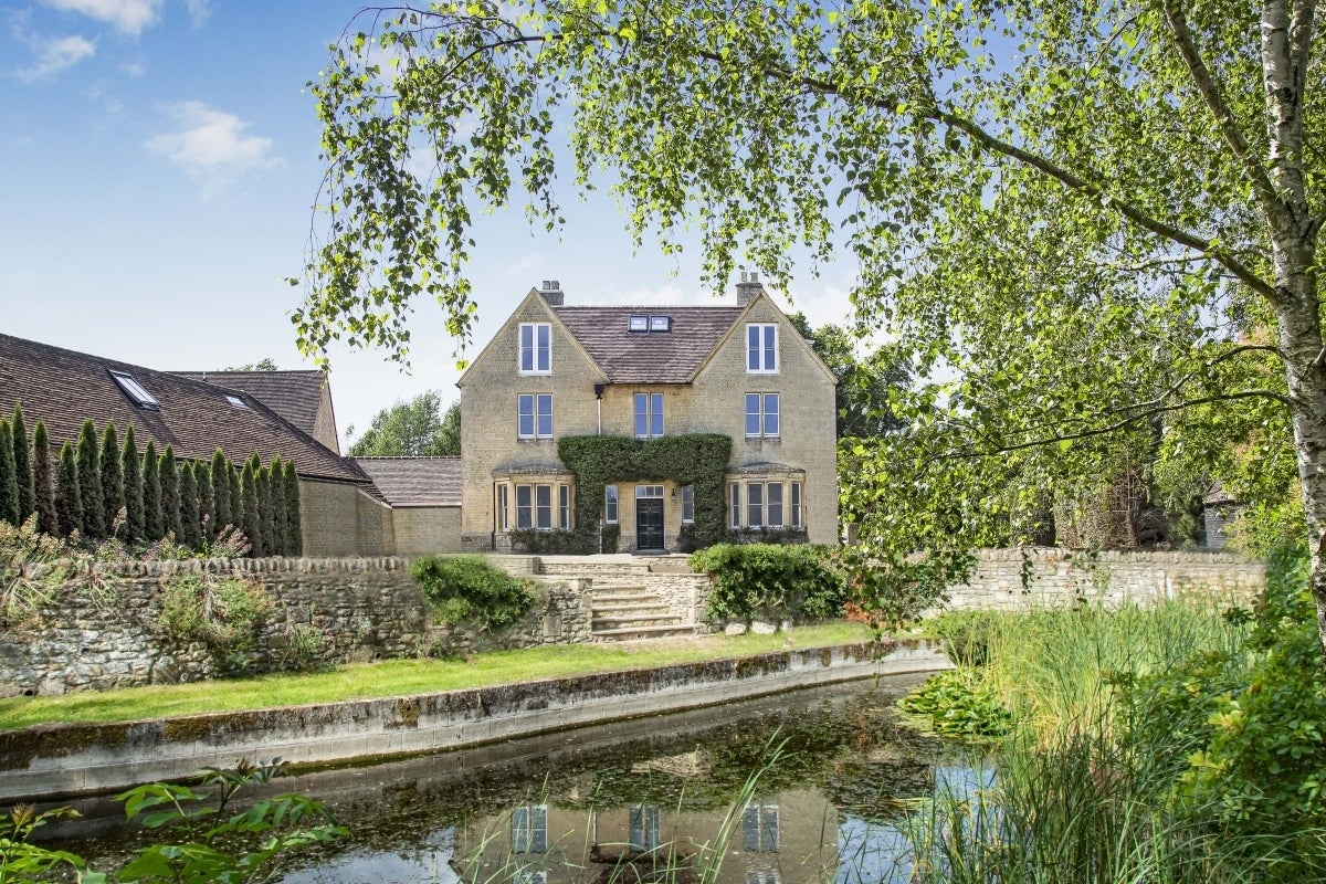 Flat Bartholomews Place in South Oxfordshire