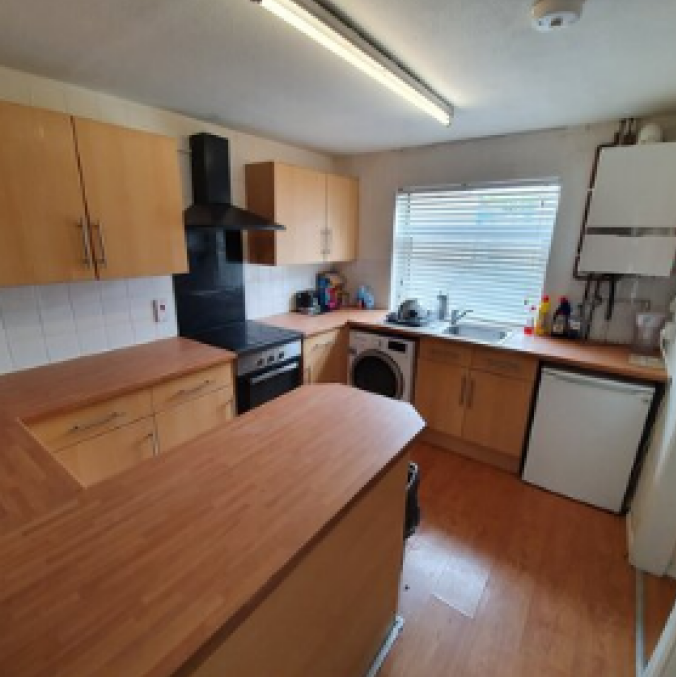 Room Long Meadow Way in Canterbury