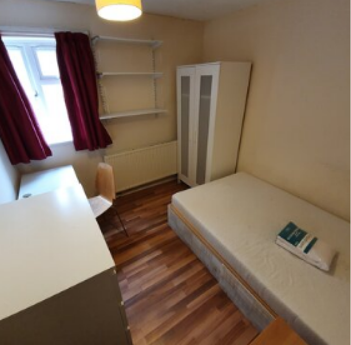 Room Long Meadow Way in Canterbury
