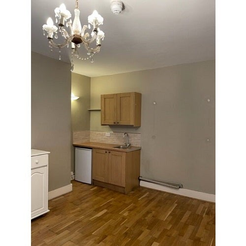 Room Holland Road in Greater London
