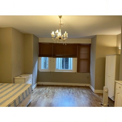 Room Holland Road in Greater London