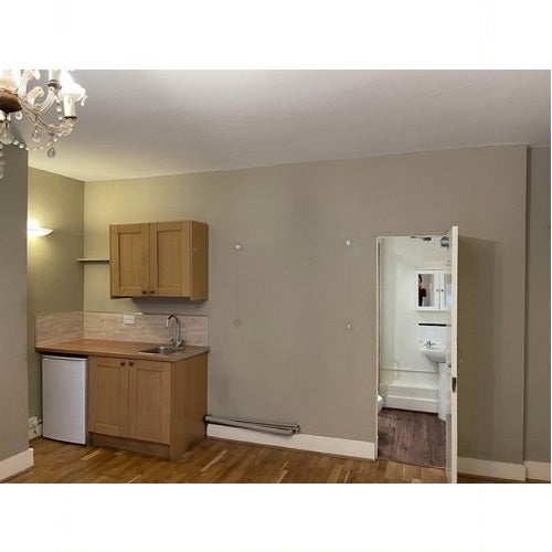 Room Holland Road in Greater London