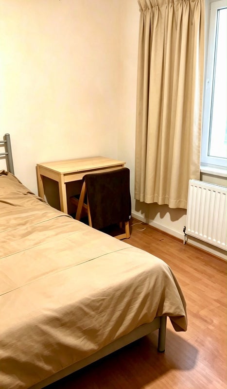 Room Park Lane in Greater London