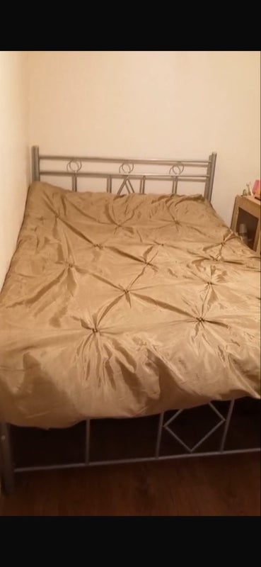 Room Park Lane in Greater London