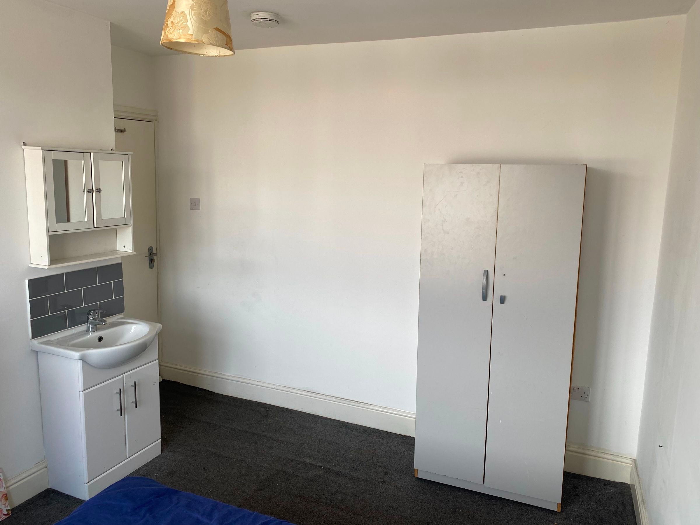 Room Windmill Lane in Greater London