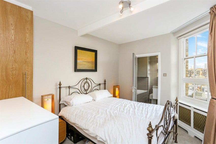 Flat Walton Street in Greater London