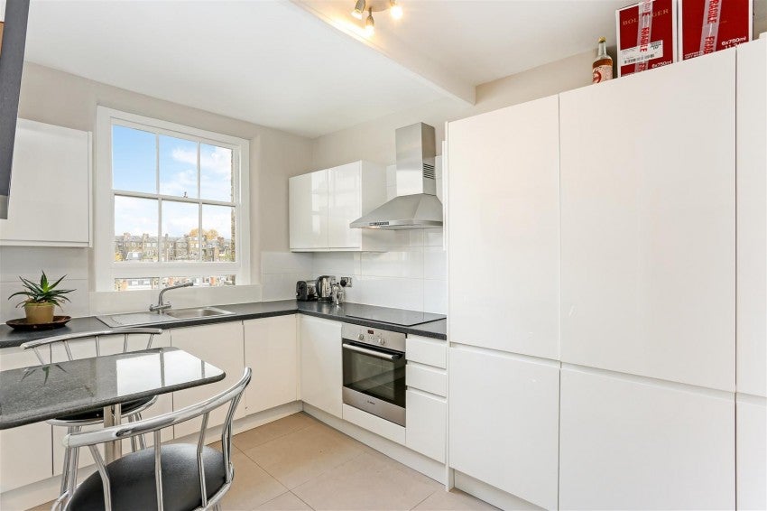Flat Walton Street in Greater London