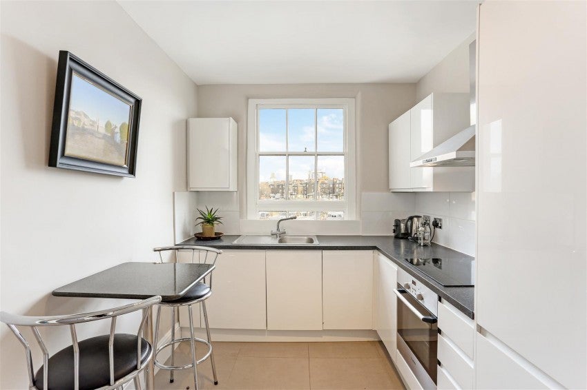 Flat Walton Street in Greater London