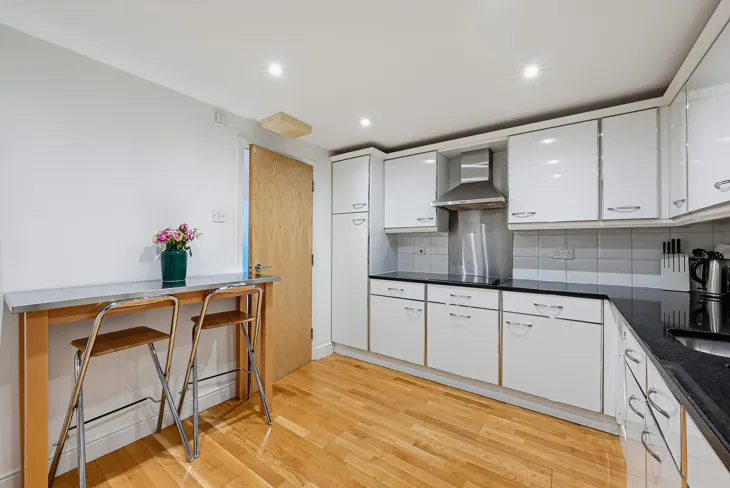 Flat Curlew Street in Greater London