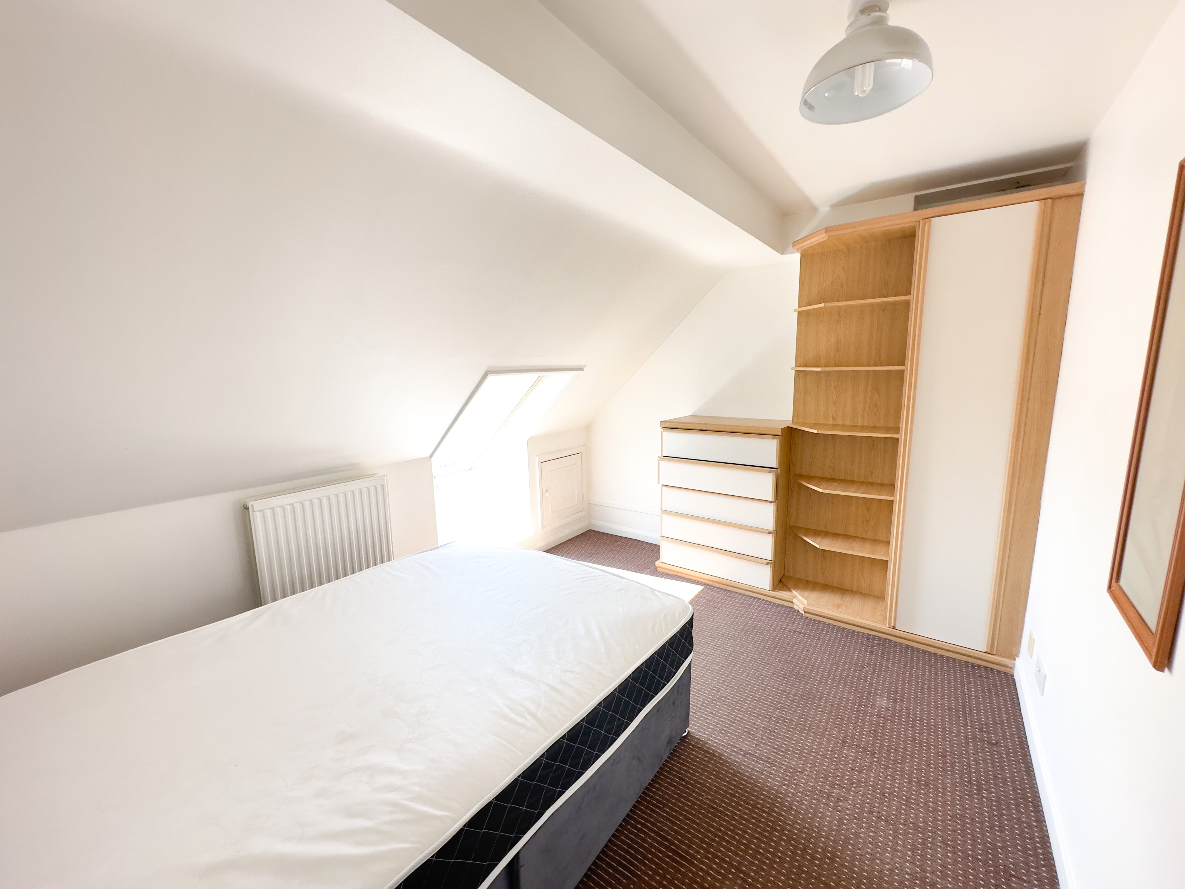 Room Halsway in Greater London