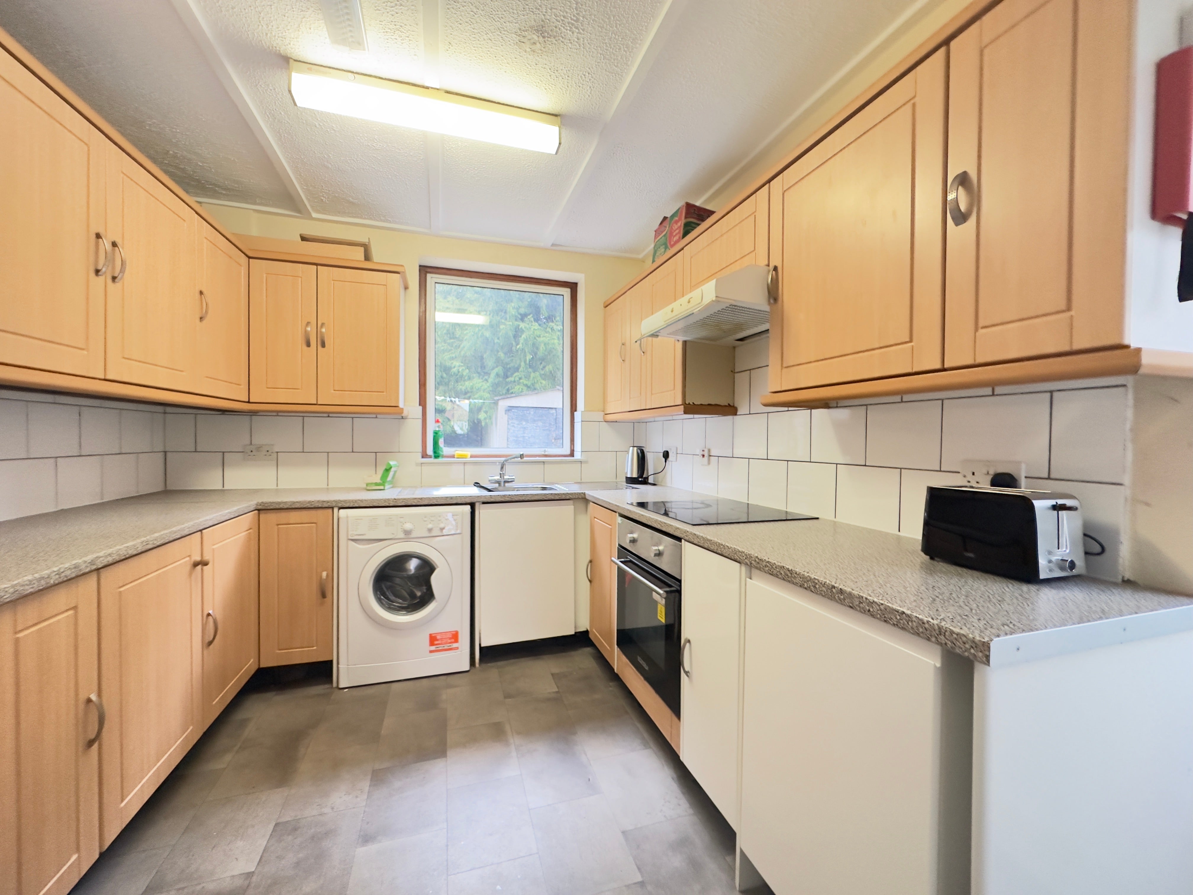 Room Halsway in Greater London