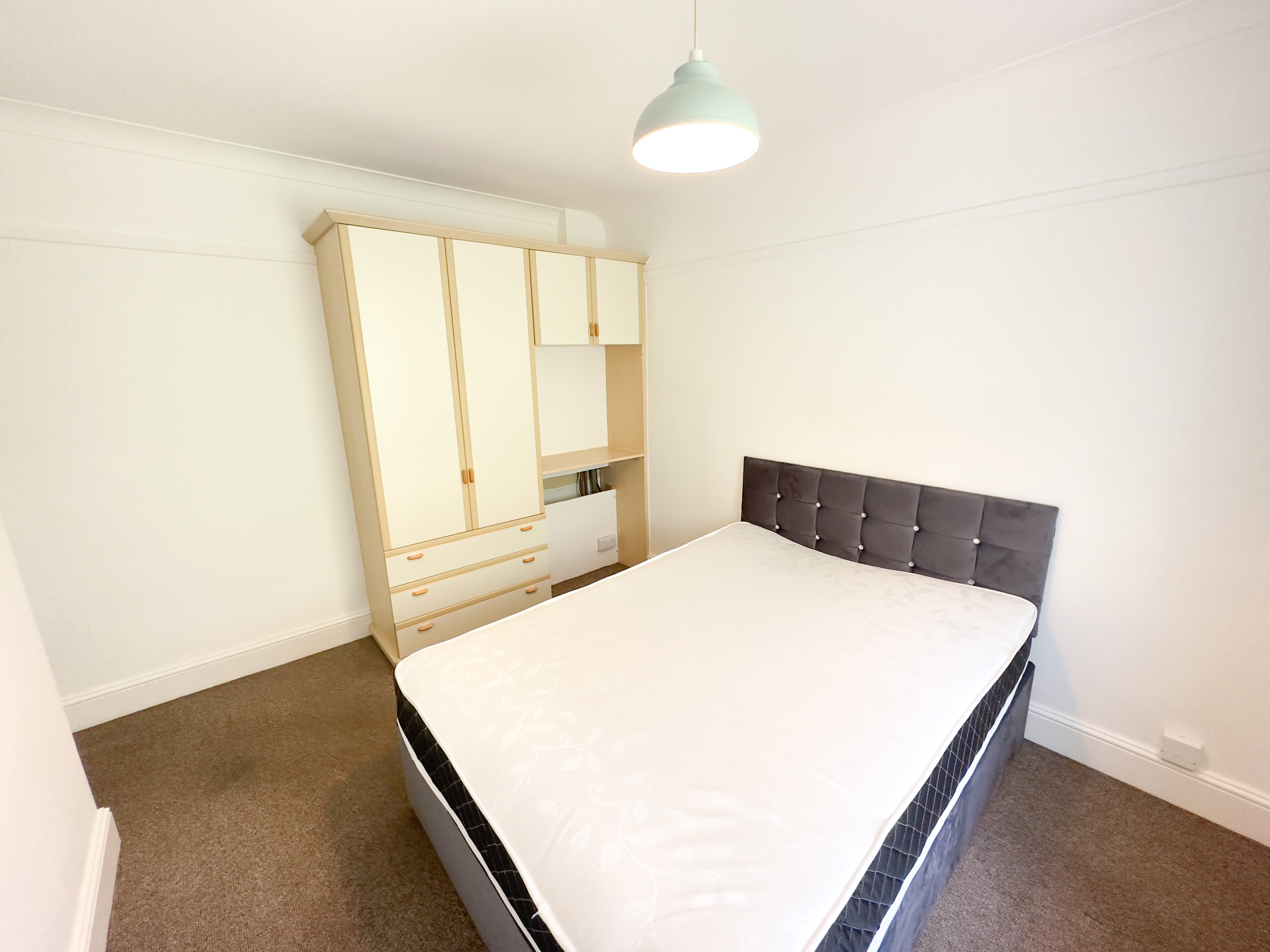 Room Halsway in Greater London