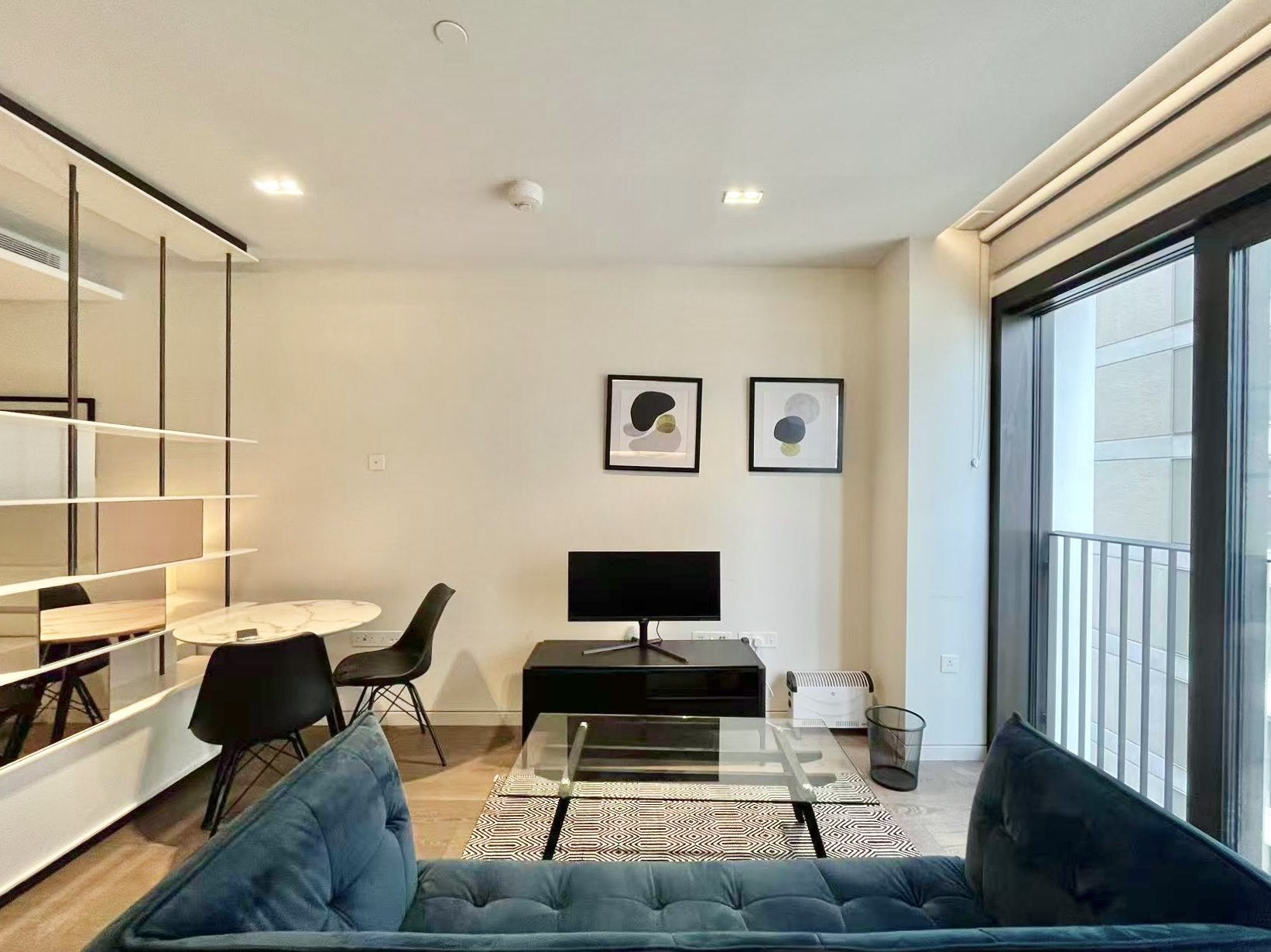 Flat Sutton Walk in Greater London