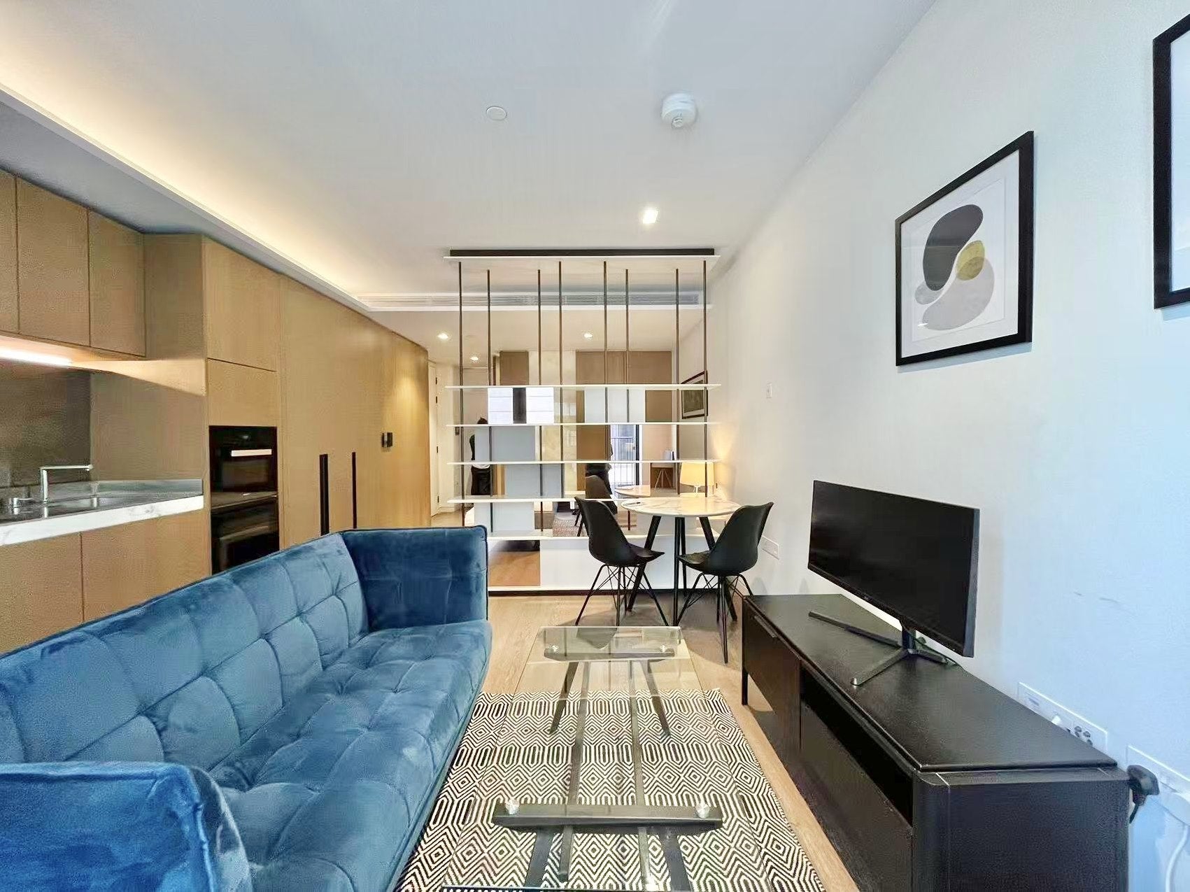Flat Sutton Walk in Greater London