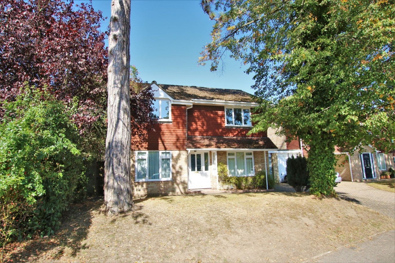 House Starmead Drive in Wokingham