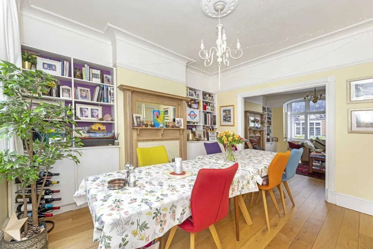House Glencairn Road in Greater London